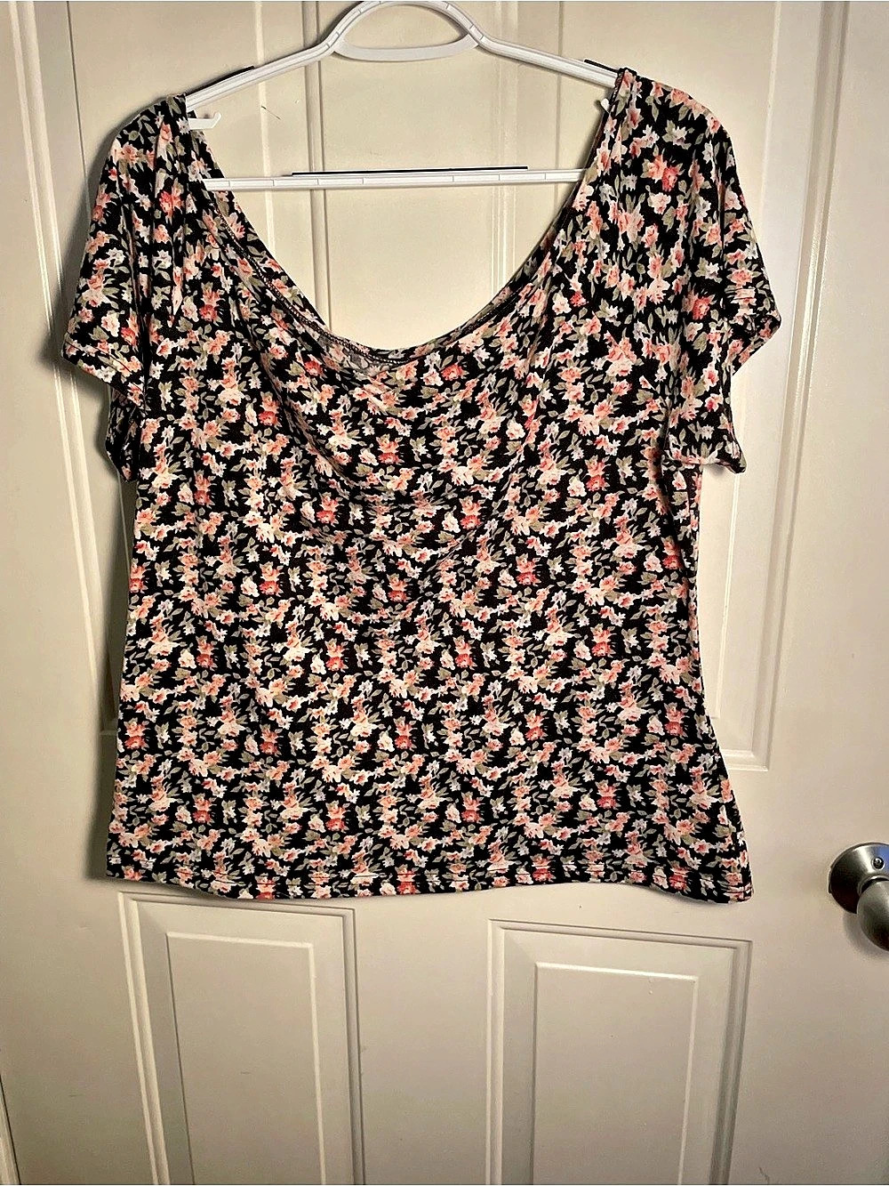 SHEIN Floral Short Sleeve Top in Black & Pink Size 4XL